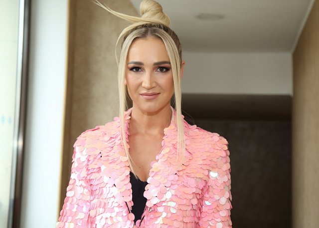 Бузова снова оправдалась за свой уход с поста ведущей на «Доме-2» Бузова снова оправдалась за свой уход с поста ведущей на «Доме-2»