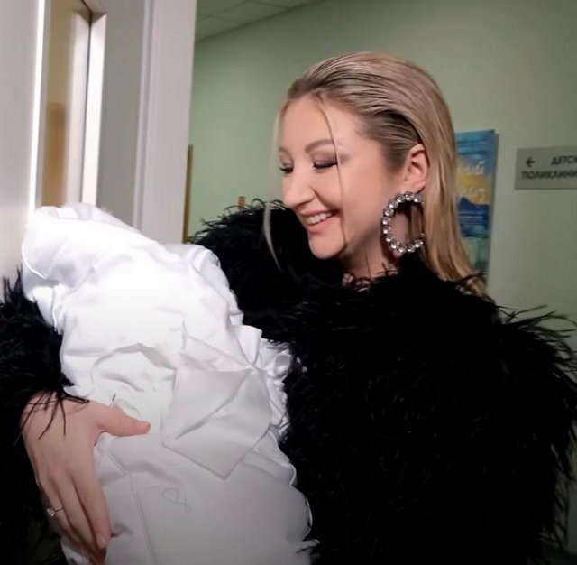 Молодая мама Марго Овсянникова: Свадьбы не будет Молодая мама Марго Овсянникова: Свадьбы не будет