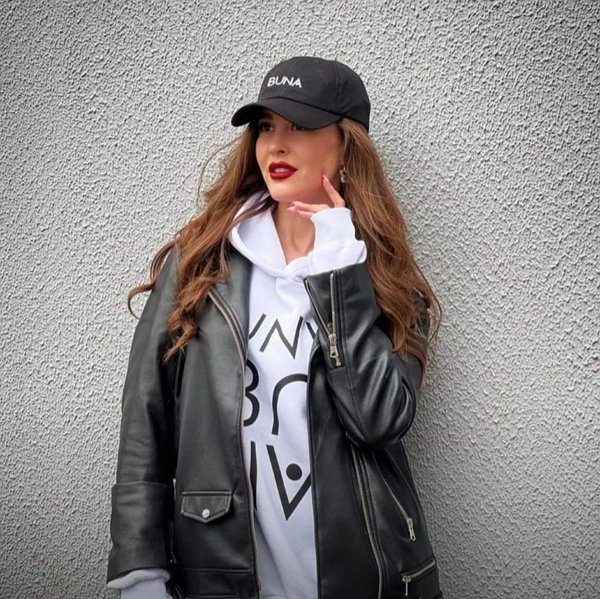 Анна Бузова высказалась о концерте сестры Анна Бузова высказалась о концерте сестры