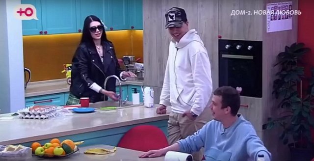 Парню Сони Спаркс приглянулась Ульяна Кутузова Парню Сони Спаркс приглянулась Ульяна Кутузова