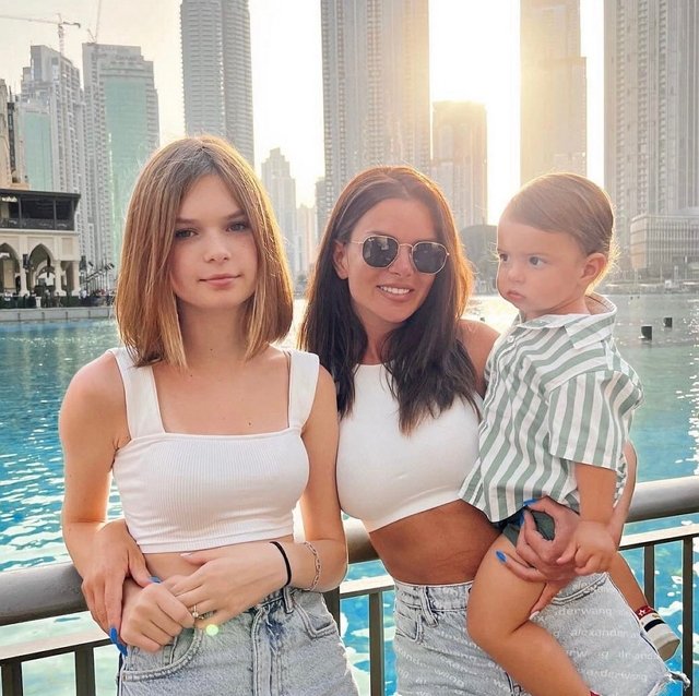 Жужа отказалась показывать домочадцев в соцсетях Жужа отказалась показывать домочадцев в соцсетях