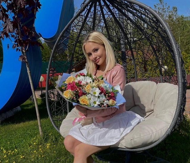 Ради проекта Адеев согласился на знакомство с родителями 18-летней Юли Ради проекта Адеев согласился на знакомство с родителями 18-летней Юли