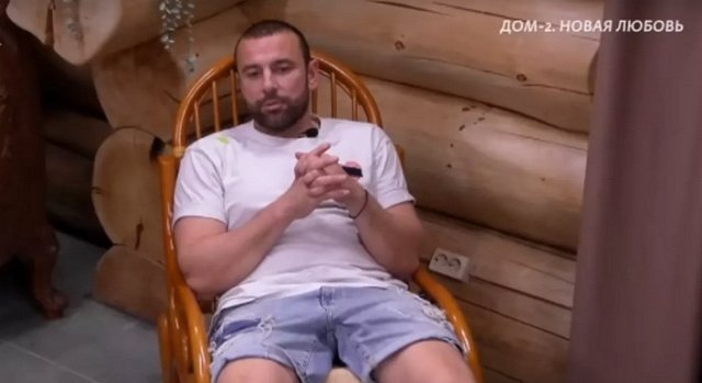 Пара Адеева и Самониной займёт комнату Безуса Пара Адеева и Самониной займёт комнату Безуса