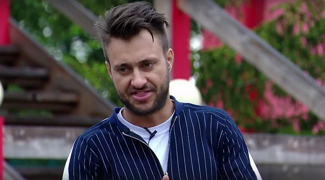 Пара Адеева и Самониной займёт комнату Безуса Пара Адеева и Самониной займёт комнату Безуса