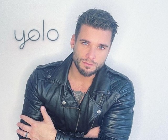 После конфликта с Бигриной Ромашов заявил о сильной любви к себе После конфликта с Бигриной Ромашов заявил о сильной любви к себе