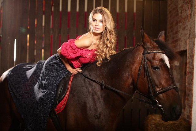 Виктория Боня показала травмы от падения с лошади