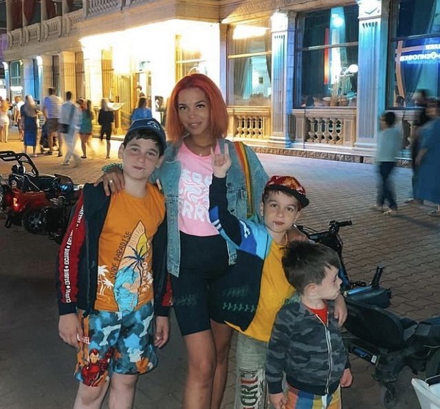 Юлия Салибекова рассказала, как жестоко бывший муж воспитывал сыновей
