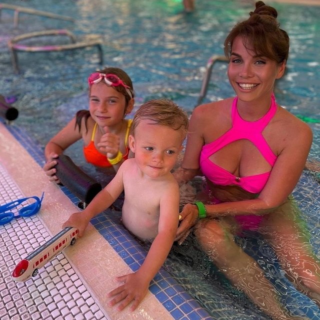 Александра Гозиас: Бабы, что вы несёте? Александра Гозиас: Бабы, что вы несёте?