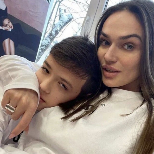 Алёна Водонаева подарила 12-летнему сыну первый в его жизни айфон