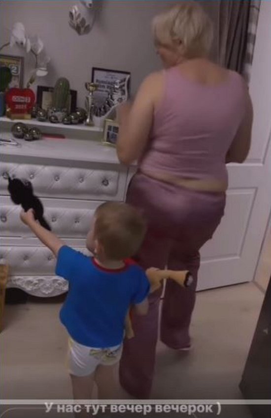 Алёна Савкина вернулась в привычному образу жизни после приезда мамы Алёна Савкина вернулась в привычному образу жизни после приезда мамы