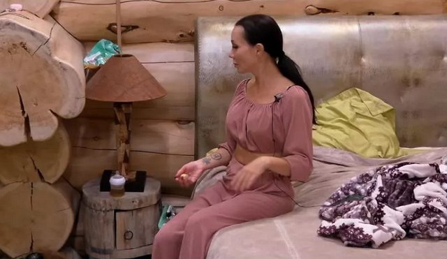 Мама Клавы Безверховой отрабатывает на поляне за дочь Мама Клавы Безверховой отрабатывает на поляне за дочь