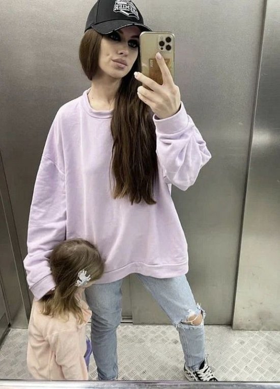 Артёмова взяла пример с Савкиной и тоже собирается отдать дочь в детский сад Артёмова взяла пример с Савкиной и тоже собирается отдать дочь в детский сад