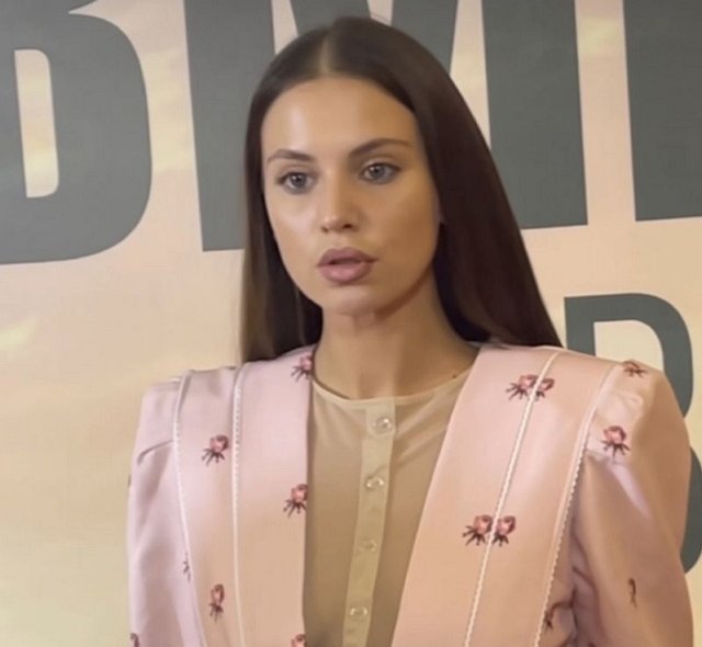 Артёмова взяла пример с Савкиной и тоже собирается отдать дочь в детский сад Артёмова взяла пример с Савкиной и тоже собирается отдать дочь в детский сад