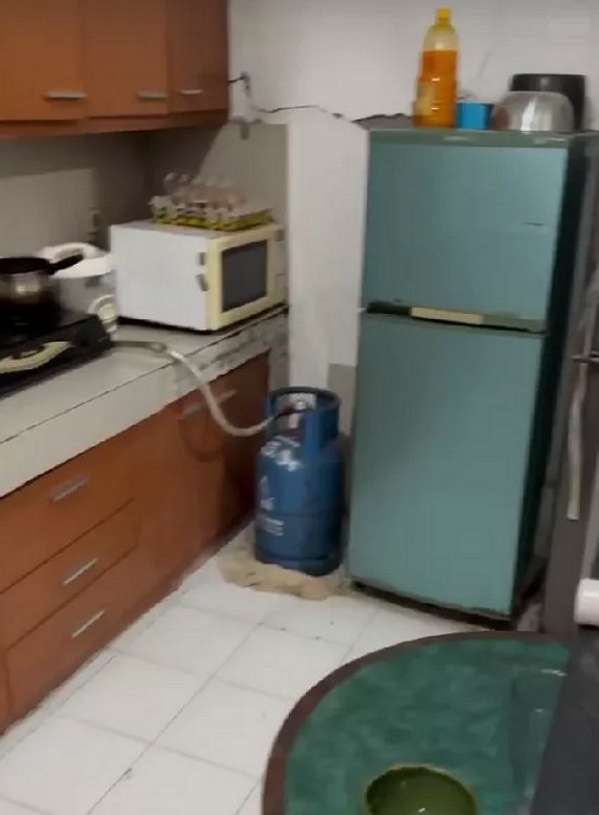 Купин поселил Ромашовых в дешёвое общежитие на Бали Купин поселил Ромашовых в дешёвое общежитие на Бали