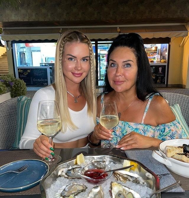 Марина Африкантова: Мама была будто маленьким напуганным ребёнком Марина Африкантова: Мама была будто маленьким напуганным ребёнком