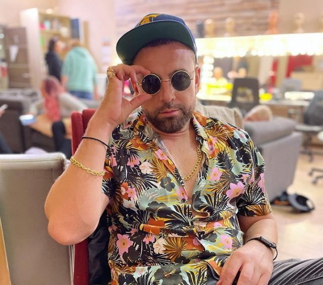 Адеев предлагает помощь и приют Самониной Адеев предлагает помощь и приют Самониной