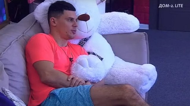 Барзиков поселился на женской половине «Дома-2» Барзиков поселился на женской половине «Дома-2»