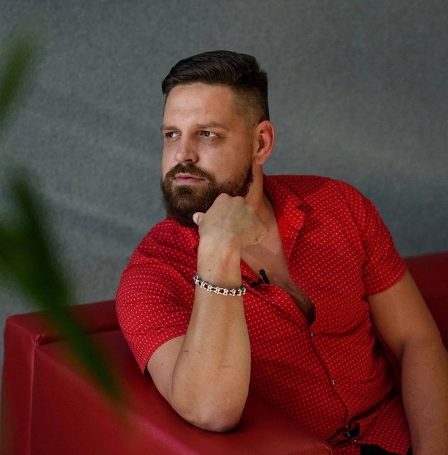 За сердце Дубровского готова бороться Аделина Макарова За сердце Дубровского готова бороться Аделина Макарова