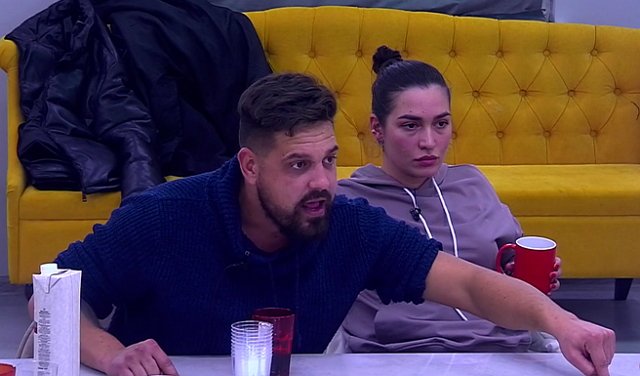 Дубровский довёл Адель до слёз, посмеявшись над её внешностью Дубровский довёл Адель до слёз, посмеявшись над её внешностью