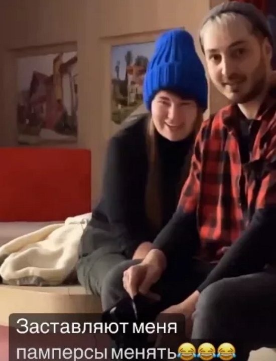 Саша Черно проводила мужа на свидание Саша Черно проводила мужа на свидание