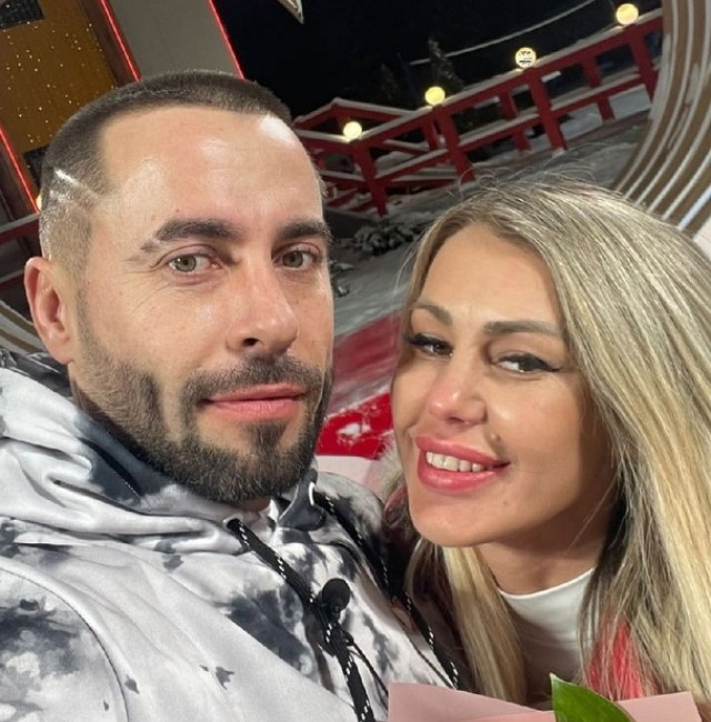 Тетерев и Гурина радуются отдельной комнате Тетерев и Гурина радуются отдельной комнате