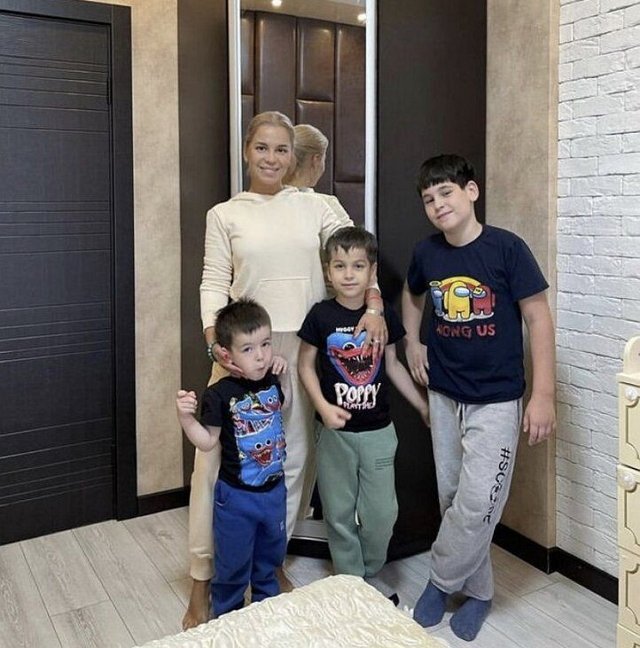 Бывшая жена Тиграна Салибекова показала подписчикам украшенный к Новому году дом Бывшая жена Тиграна Салибекова показала подписчикам украшенный к Новому году дом