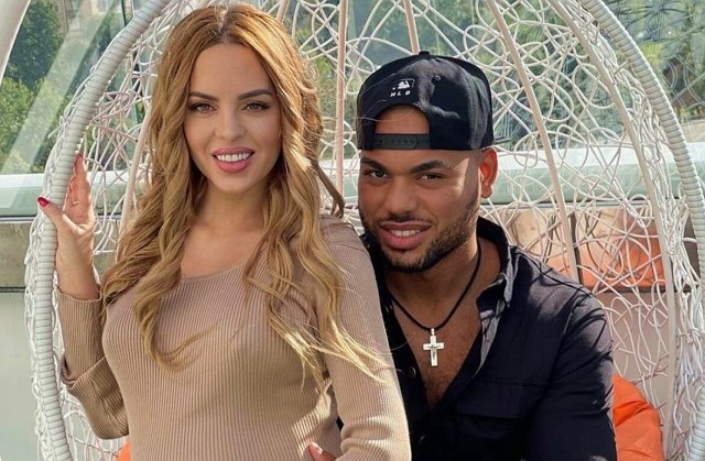 Юлия Ефременкова рассказала о том, что не нужно ревновать своих мужчин Юлия Ефременкова рассказала о том, что не нужно ревновать своих мужчин