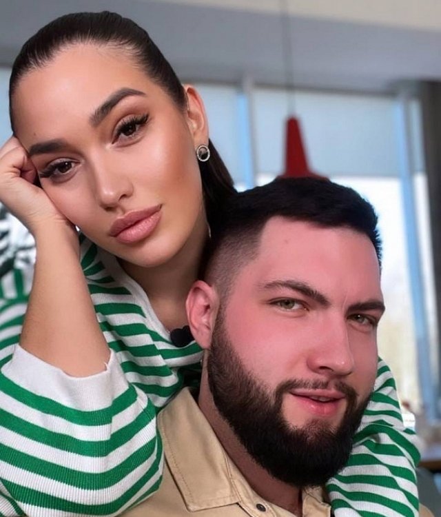 Гордеева поцеловала и соблазнила Архипова Гордеева поцеловала и соблазнила Архипова