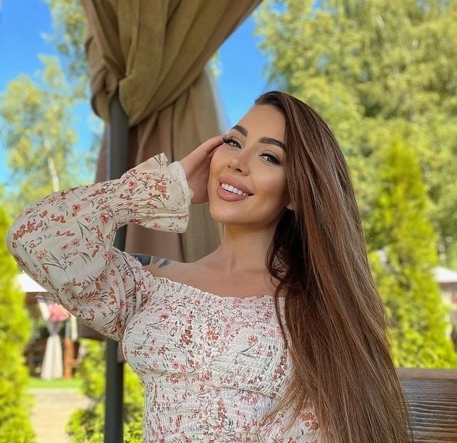 Саша Черно предпочитает сплетничать с подругой, а не заниматься сыном Саша Черно предпочитает сплетничать с подругой, а не заниматься сыном