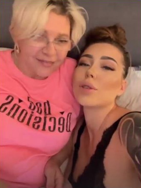 Алёна Савкина вынуждена страдать из-за своей честности Алёна Савкина вынуждена страдать из-за своей честности