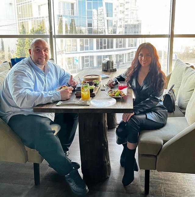 Супруги Жемчуговы отказались от шумной компании на Новый год Супруги Жемчуговы отказались от шумной компании на Новый год