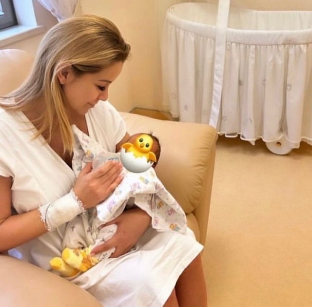 Ольгу Орлову с новорожденной дочерью отправили из роддома домой