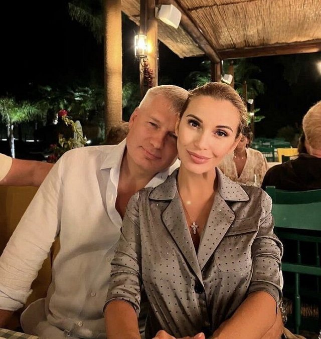 Ольга Орлова опубликовала новый снимок мужа с новорождённой дочерью