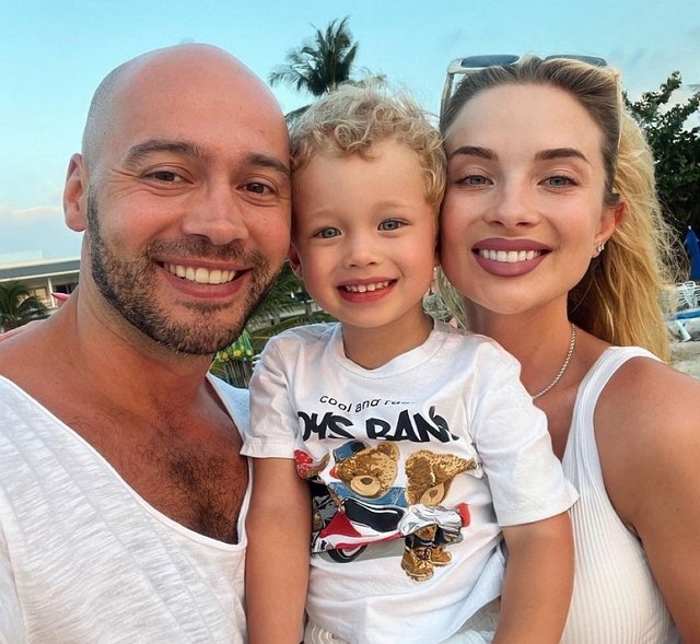 Кристина Черкасова: Такой семейный, спокойный... Кристина Черкасова: Такой семейный, спокойный...