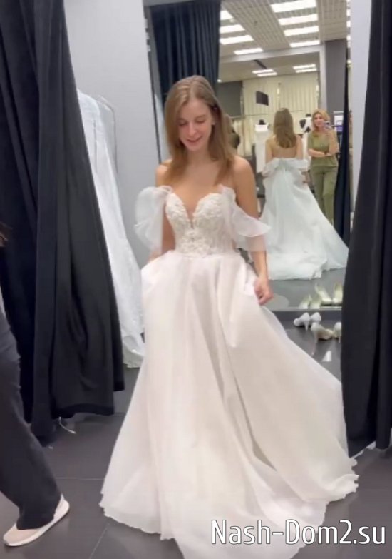 Ирина Агибалова показала, какое свадебное платье выбрала для невесты своего сына