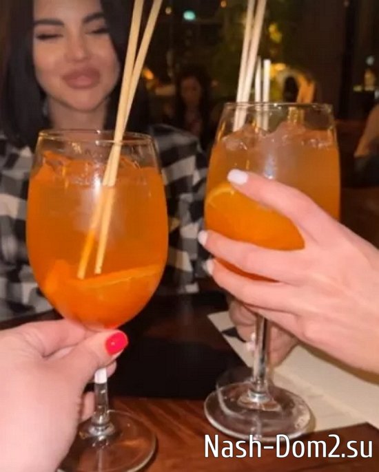 Саша Черно забыла о своём обещании «завязать» с алкоголем
