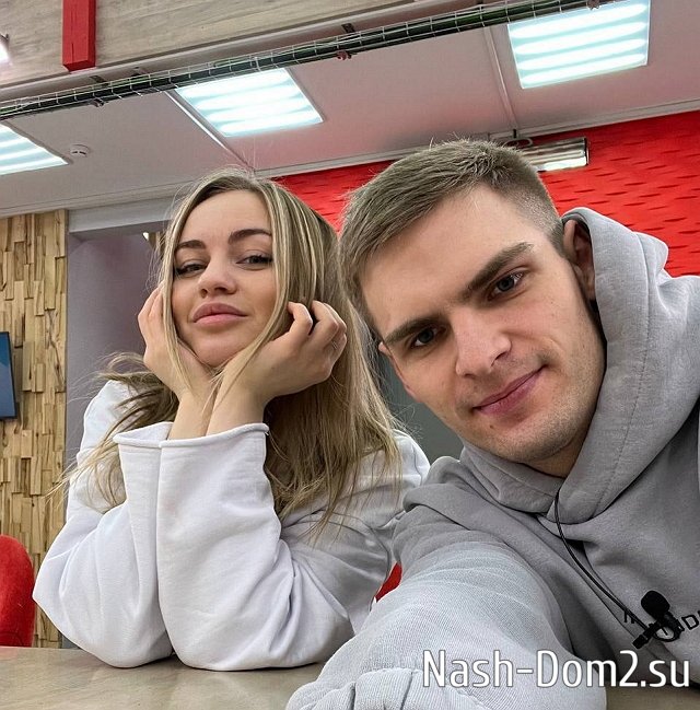 Рахимова соблазняет Хорошева, пока Безверхова не вернулась на проект Рахимова соблазняет Хорошева, пока Безверхова не вернулась на проект