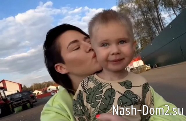 Александра Черно снова подверглась критике за халатное отношение к сыну Александра Черно снова подверглась критике за халатное отношение к сыну