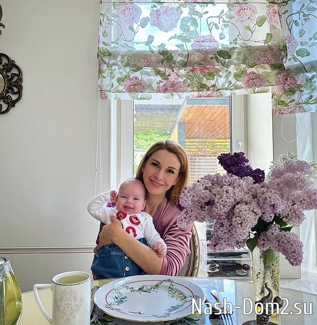 Ольга Орлова показала новые кадры с дочкой в стильной одежде Ольга Орлова показала новые кадры с дочкой в стильной одежде