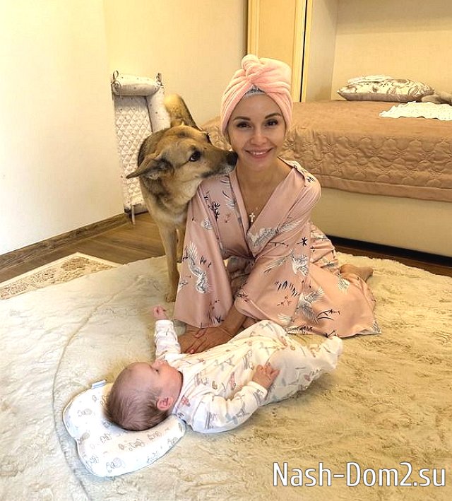 Ольга Орлова показала новые кадры с дочкой в стильной одежде Ольга Орлова показала новые кадры с дочкой в стильной одежде