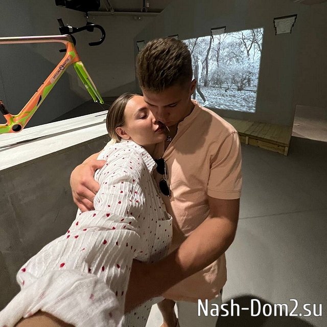 Полыгалова благодарна Баженову за поддержку после потери ребёнка Полыгалова благодарна Баженову за поддержку после потери ребёнка