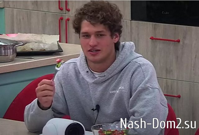 Элине Рахимовой не хватает еды на проекте, которую забирают топовые участники Элине Рахимовой не хватает еды на проекте, которую забирают топовые участники