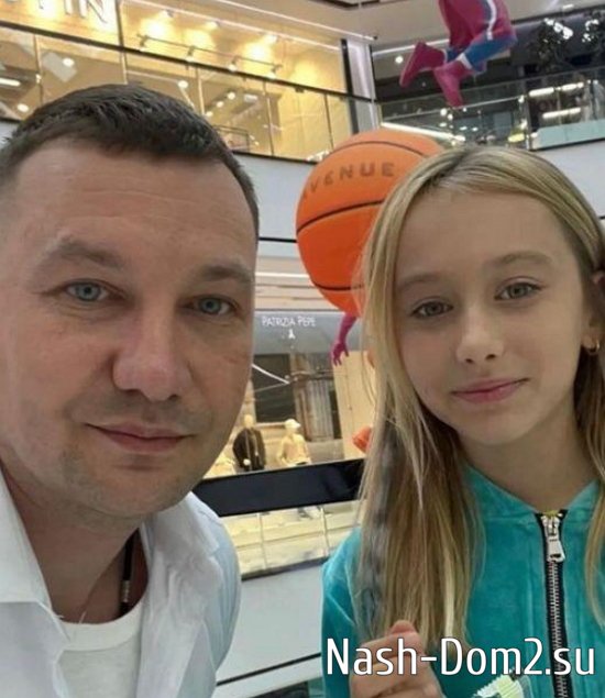 Алёна Ашмарина показала, как сильно её старшая дочь похожа на своего отца