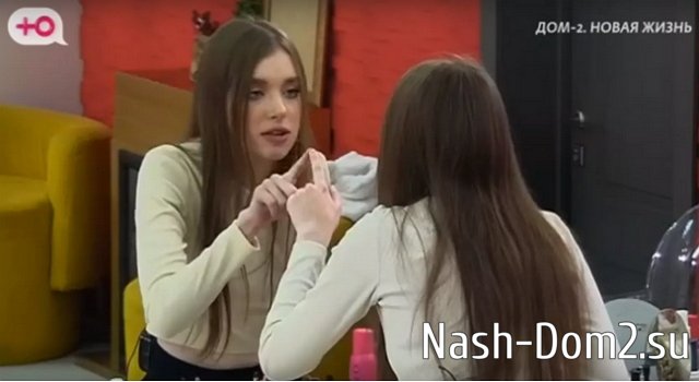 Лиза Субботина заметила перемены в Алексее Безусе, которому заклеила рот скотчем Лиза Субботина заметила перемены в Алексее Безусе, которому заклеила рот скотчем