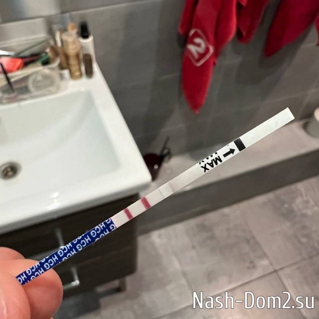 Лысковец боится говорить маме о своей беременности Лысковец боится говорить маме о своей беременности