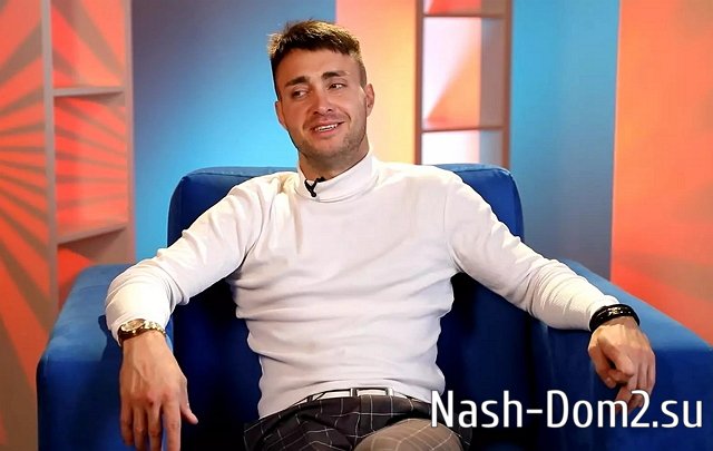 Безус надеется, что Лиза Субботина сделает такую же грудь, как у Скалон Безус надеется, что Лиза Субботина сделает такую же грудь, как у Скалон