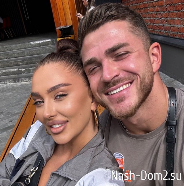 Мусульбес показала в сети совместный вечер с Романом Капаклы Мусульбес показала в сети совместный вечер с Романом Капаклы