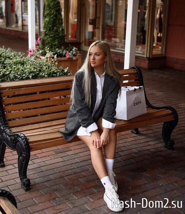 Григорьев позвал на проект бабушку, чтобы познакомить её с Бухынбалтэ Григорьев позвал на проект бабушку, чтобы познакомить её с Бухынбалтэ