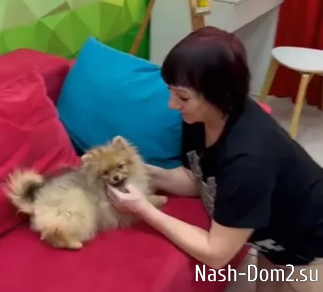 Саша Черно подарила Рахимовой на день рождения маленькую собачку