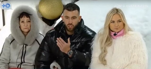 Григорьев разорвал на Рахимовой куртку, защищая свою семью от позора Григорьев разорвал на Рахимовой куртку, защищая свою семью от позора